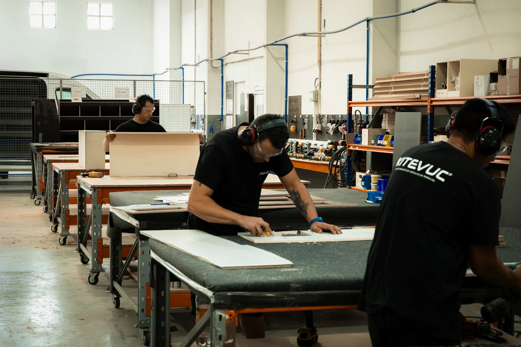 Equipa Kitevuc na área de produção